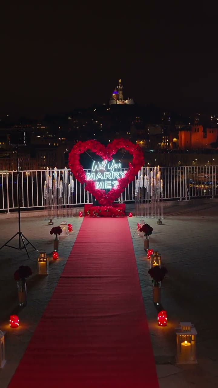 Le décor installé à Notre-Dame-de-la-Garde